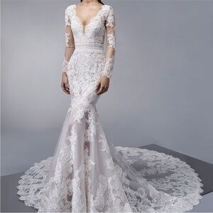 Gorgeous lace wedding dress.